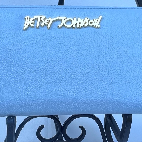 Betsey Johnson Pebbled Blue Zip Around wallet - Picture 10 of 11